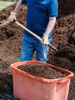 filling tote from compost pile