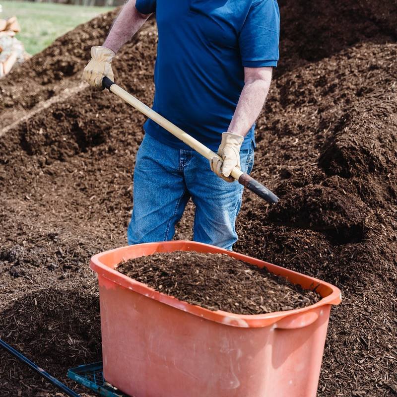 filling tote from compost pile